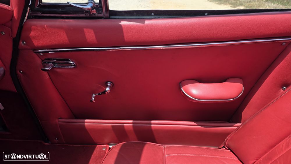 Jaguar XK150 - 11