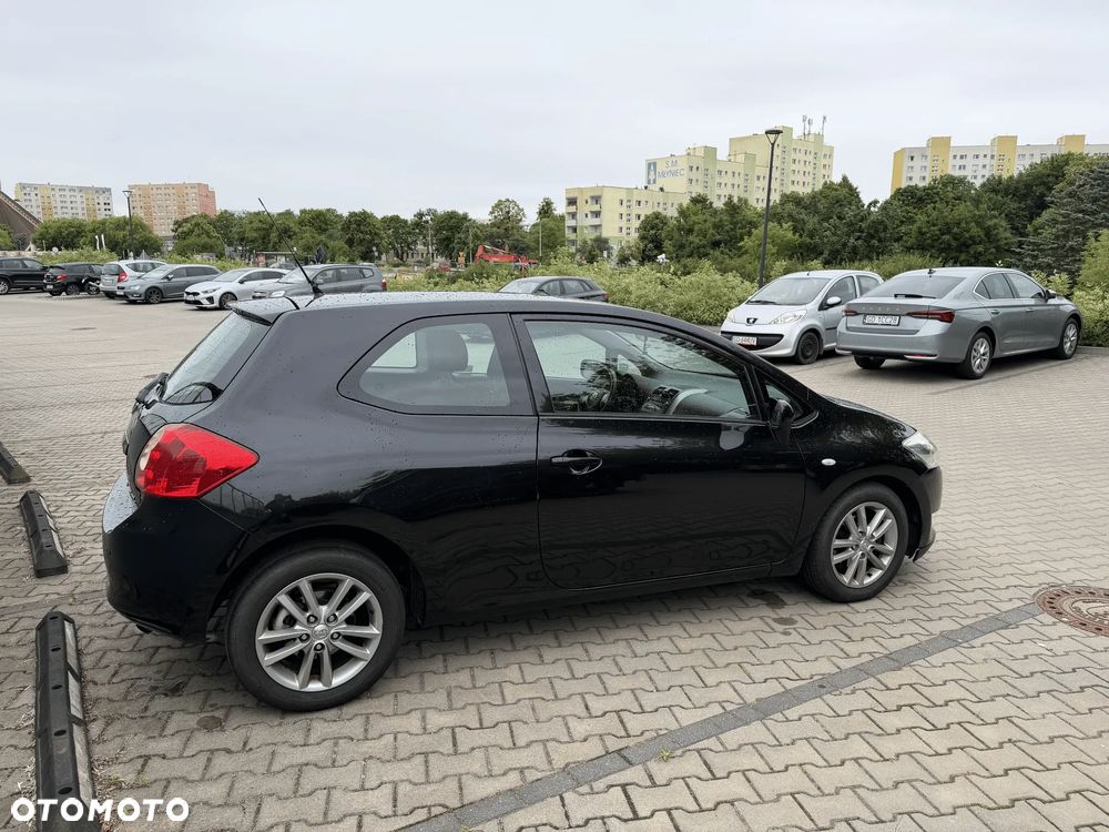 Toyota Auris 1.4 D-4D Luna - 2