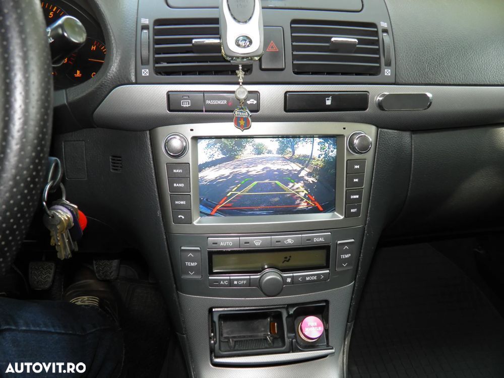 Toyota Avensis 1.6 Sedan Luna - 10