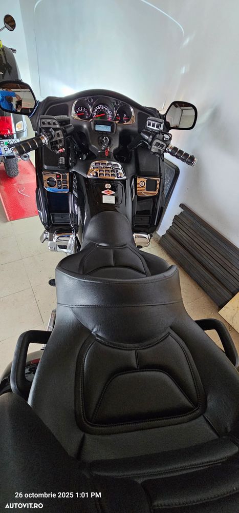 Honda GL 1800 Gold Wing - 8