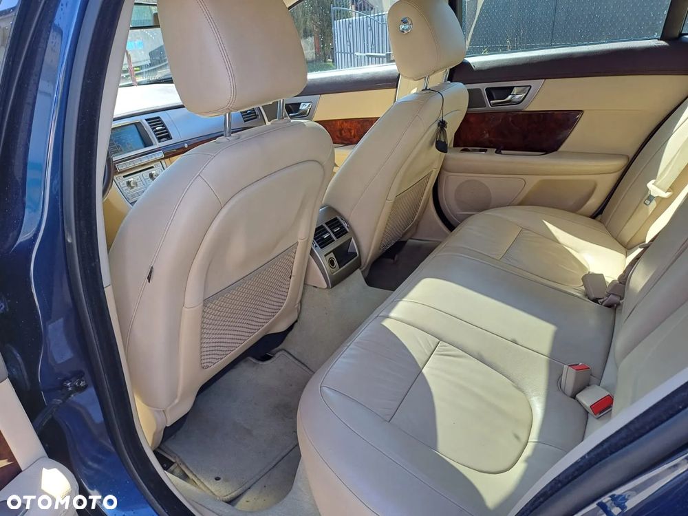Jaguar XF - 7