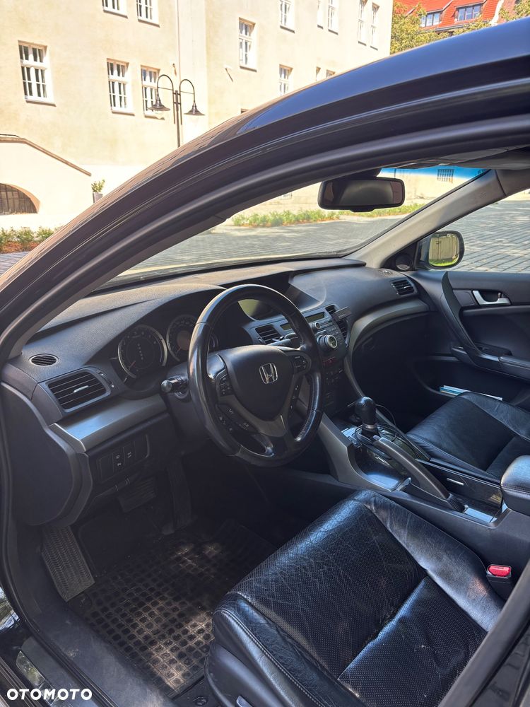 Honda Accord 2.0 Executive Nav - 9