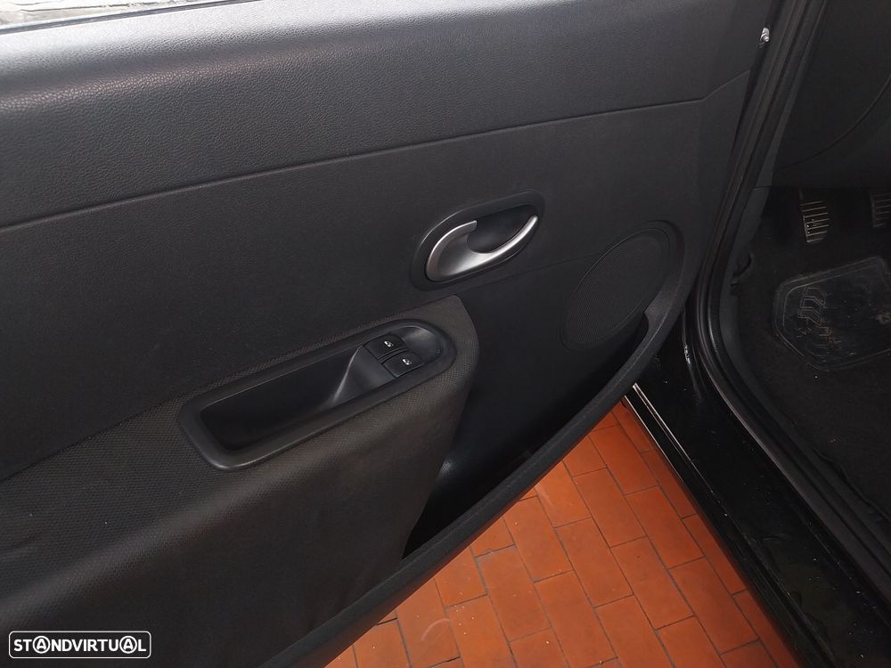 Renault Clio 1.2 16V GT - 3