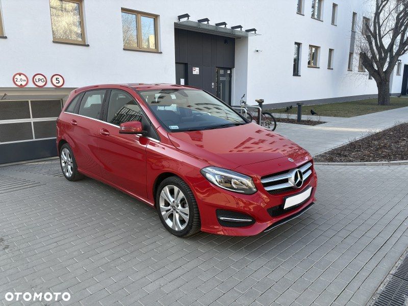 Mercedes-Benz Klasa B 220 4-Matic - 1