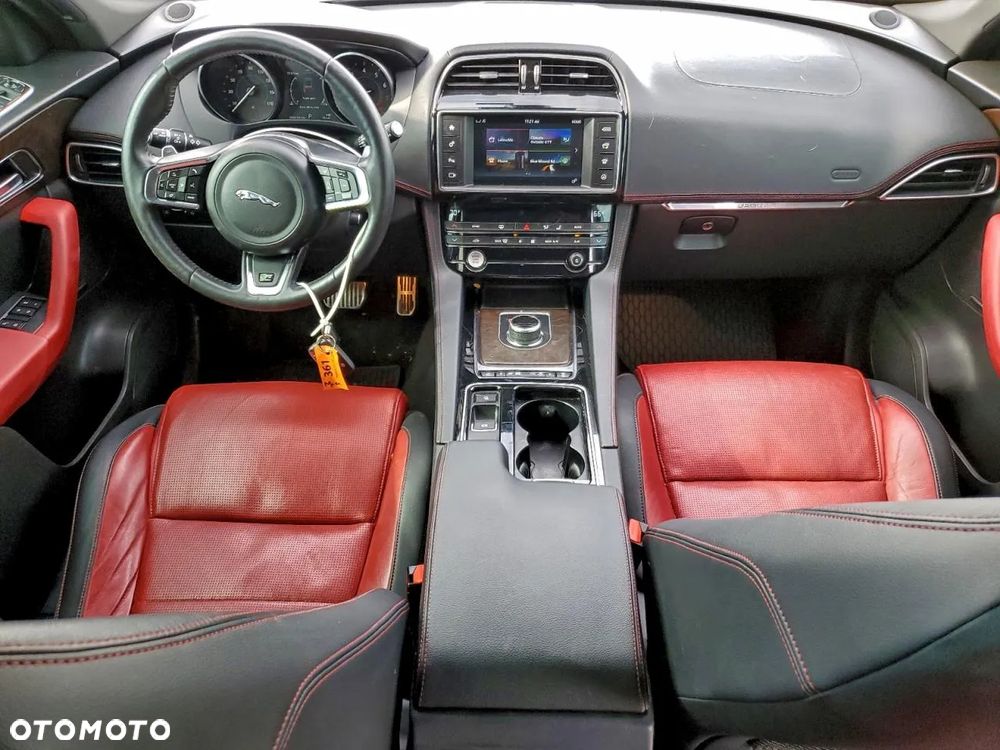 Jaguar F-Pace 2.0 i4P AWD R-Sport - 8