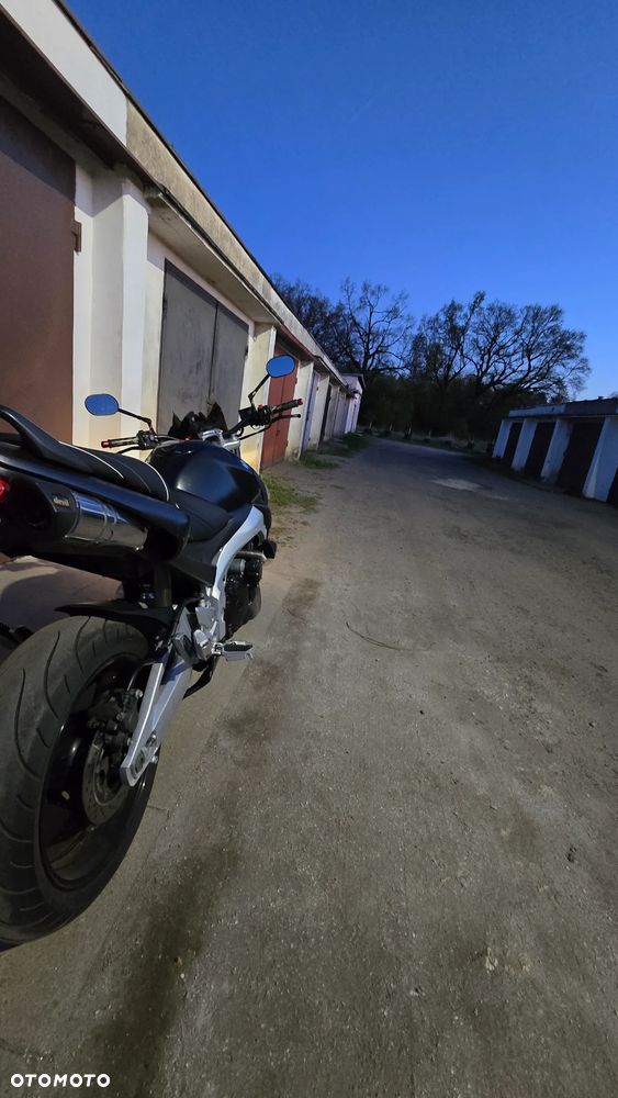 Suzuki GSR - 5