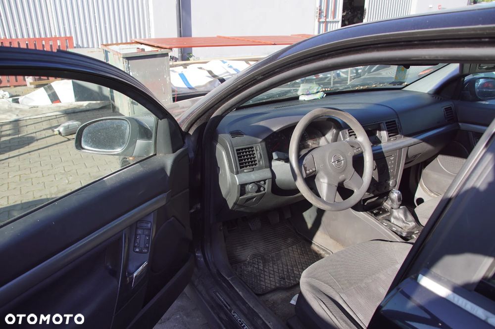 Auto na części - Opel Vectra C 1.6 16V 100 KM Z16XEL M25 2HU 2003R Silnik Skrzynia Zderzak Błotnik Drzwi Szyba Klapa Deska Kokpit Sterownik Moduł Licznik - 8
