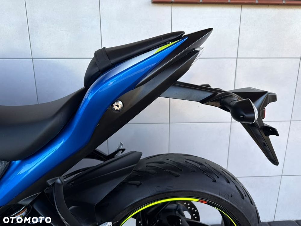 Suzuki GSX - 24