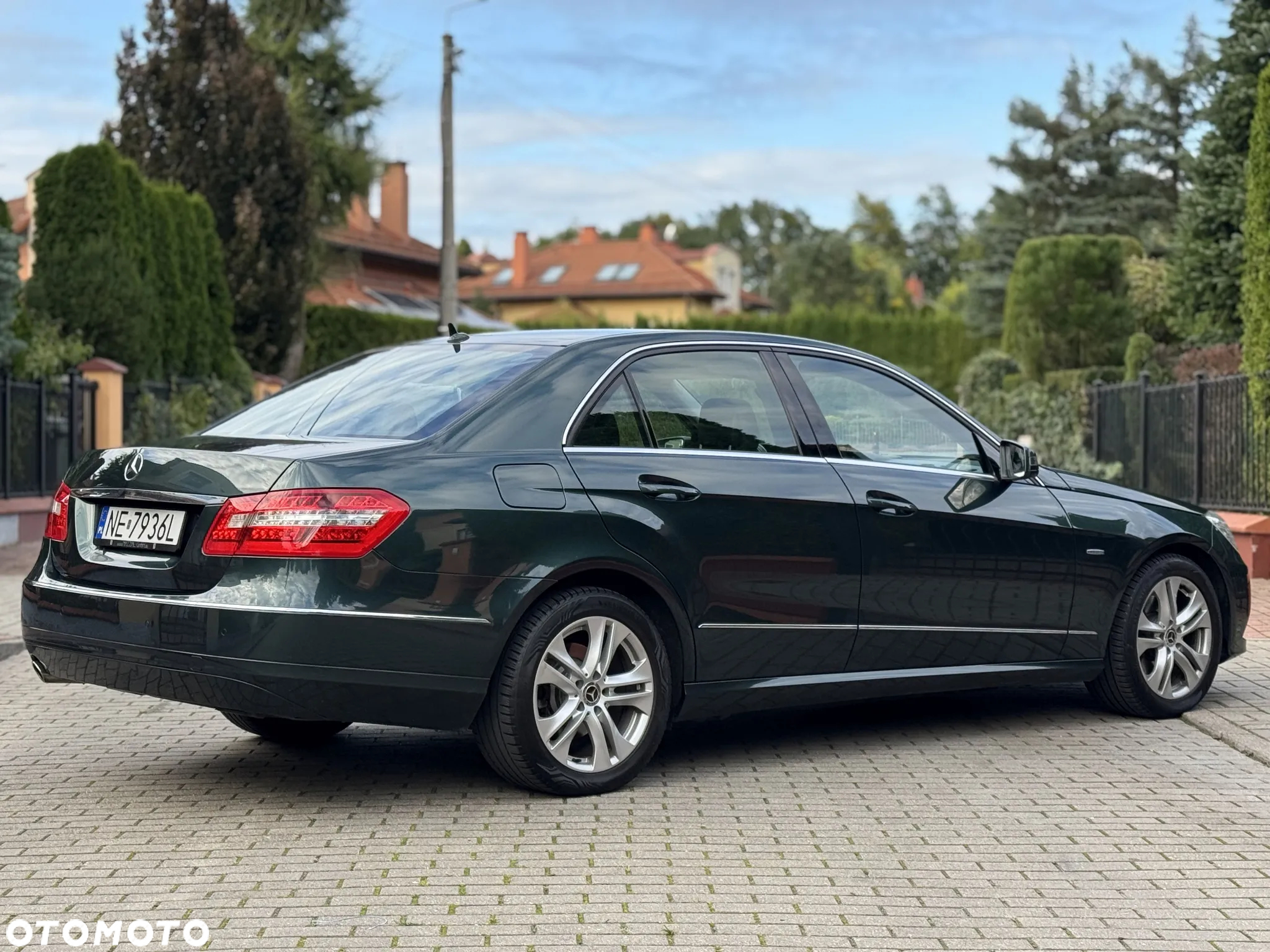 Mercedes-Benz Klasa E 250 CGI BlueEffICIENCY Avantgarde - 3