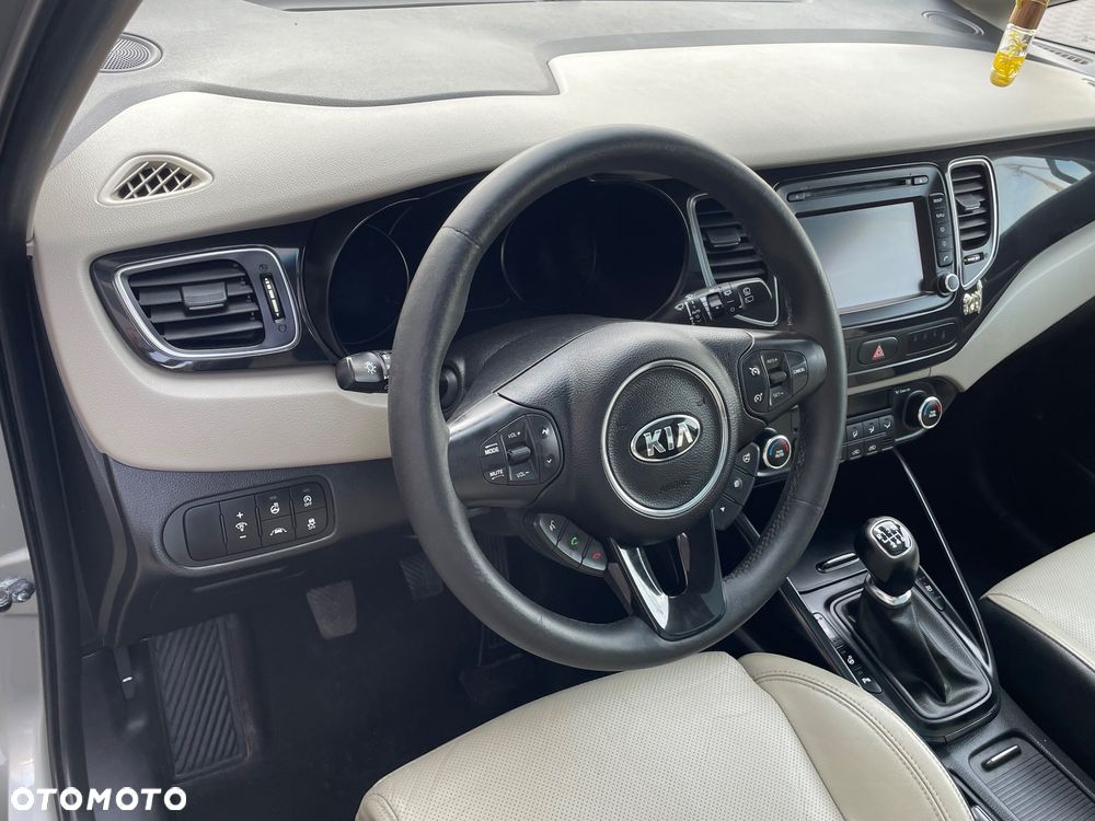Kia Carens - 21