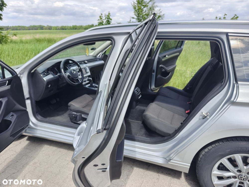 Volkswagen Passat - 12