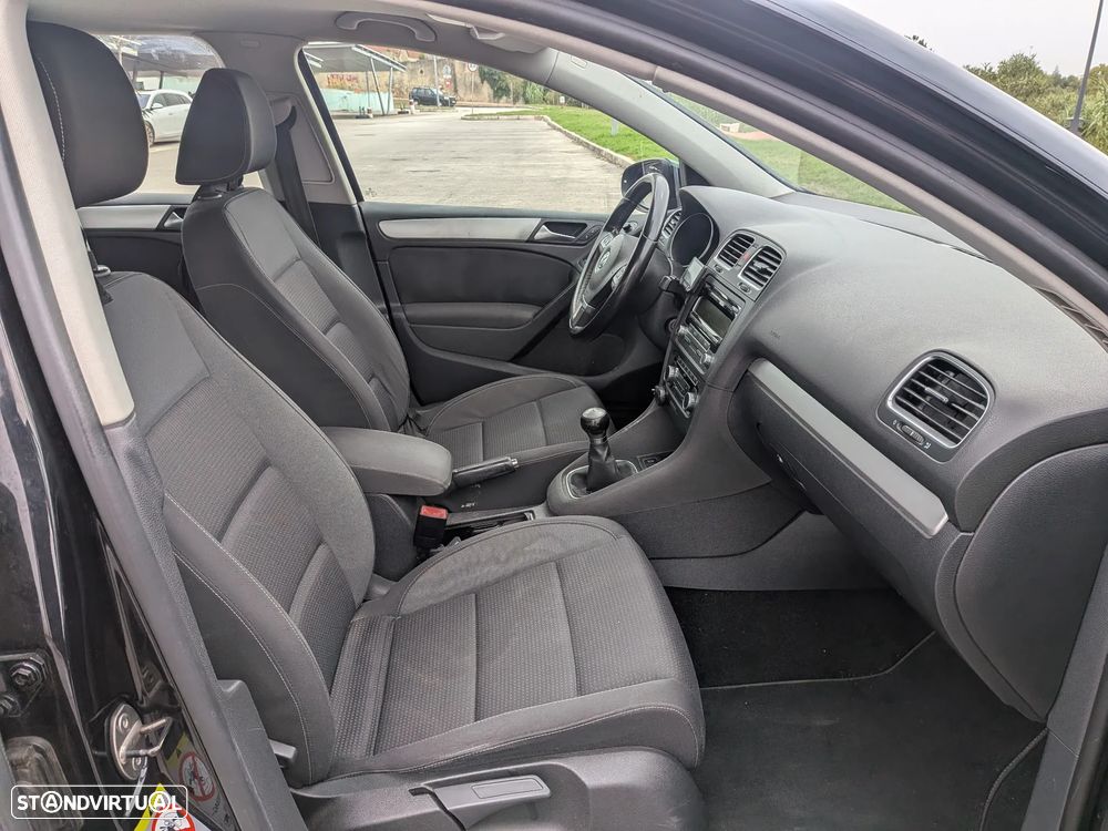 Volkswagen Golf 1.6 TDi Edition — fotografia 12