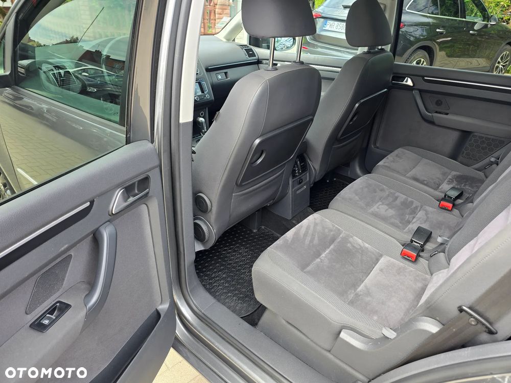 Volkswagen Touran - 10