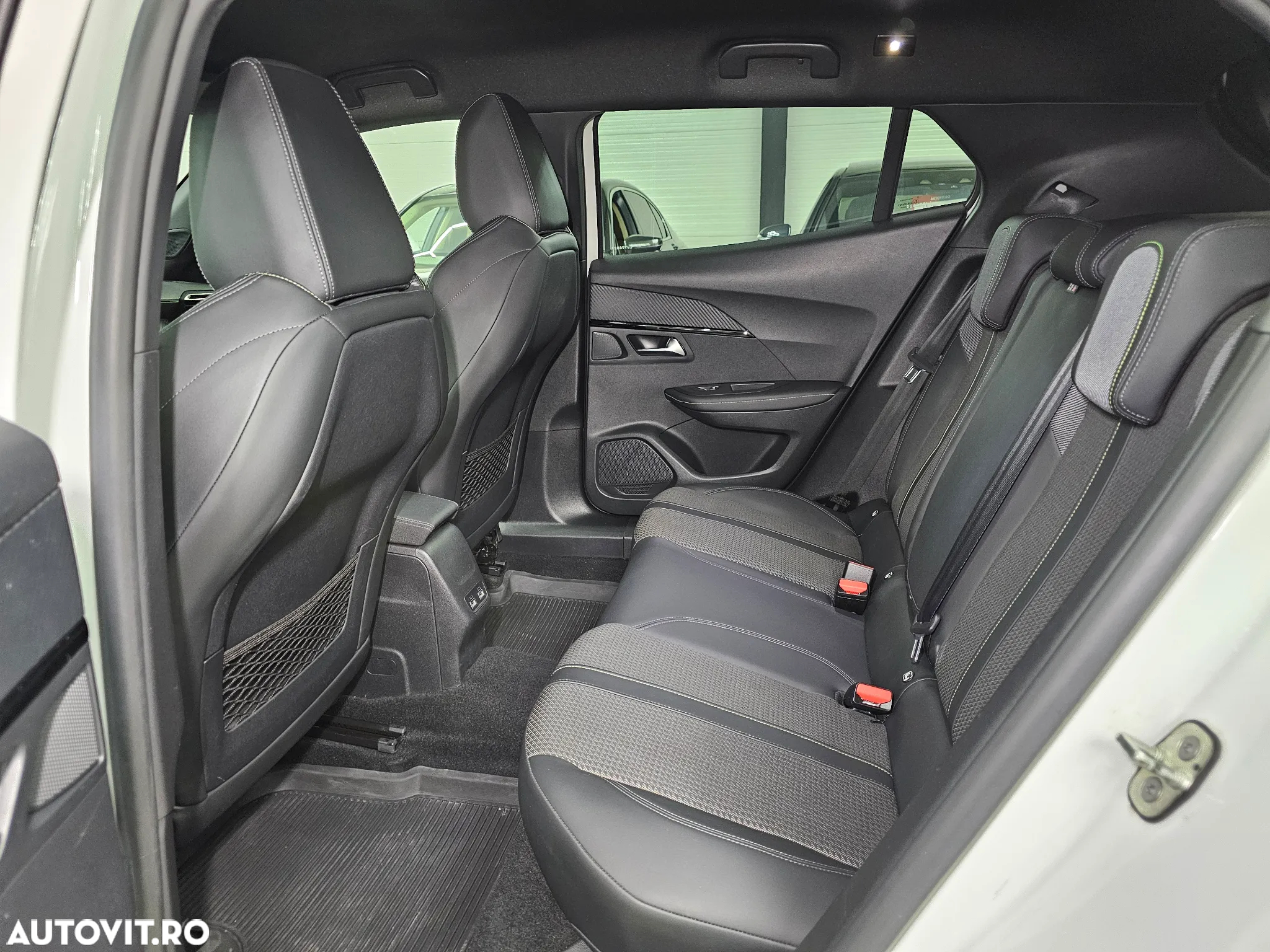 Peugeot 2008 1.5 BlueHDI STT EAT8 GT Line - 30