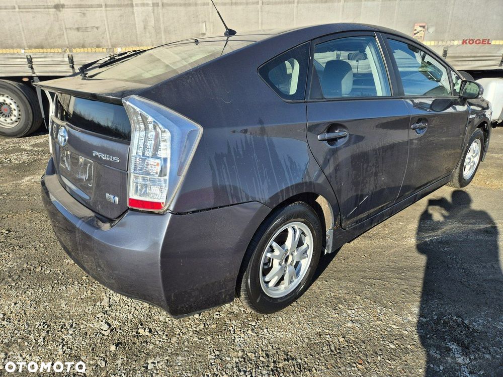 Toyota Prius - 3