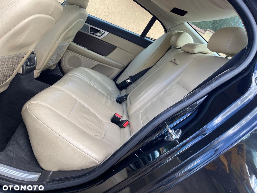 Jaguar XF - 24