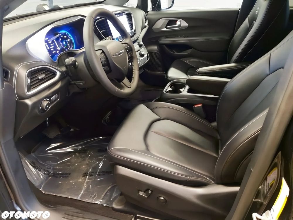 Chrysler Pacifica - 10