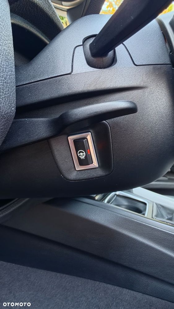BMW Seria 3 318d M Sport Shadow - 40