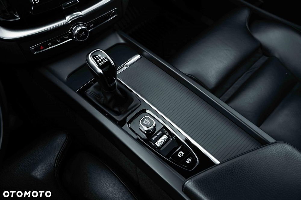 Volvo XC 60 D3 Momentum Pro - 19