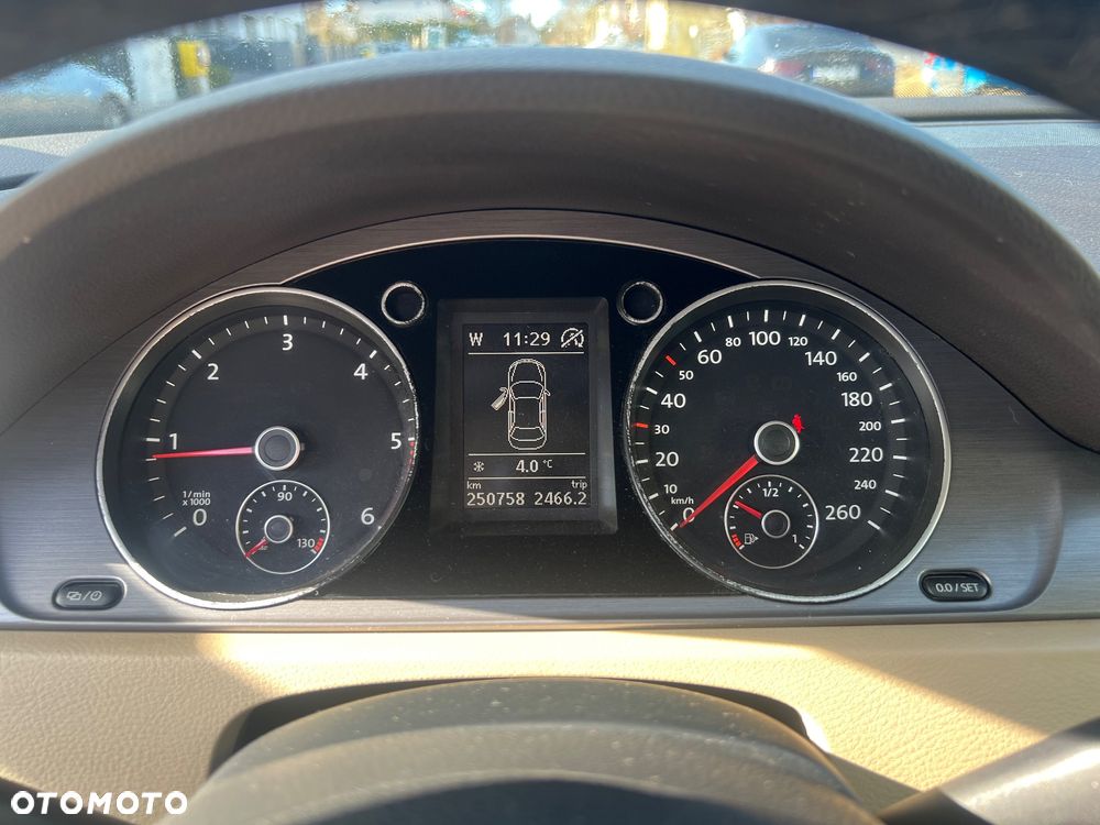 Volkswagen Passat 2.0 TDI BlueMotion Technology Highline - 31