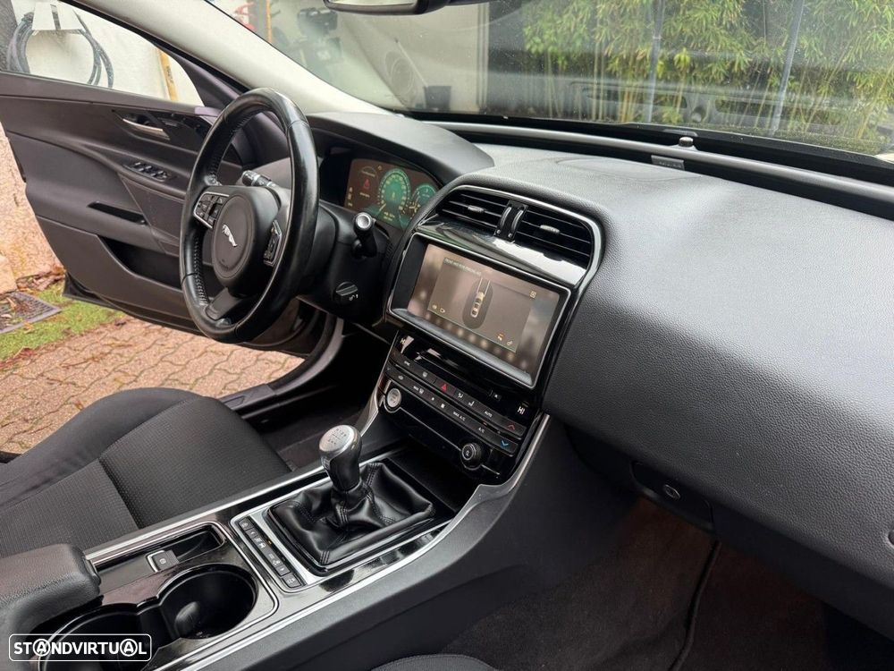 Jaguar XE E-Performance Pure - 14