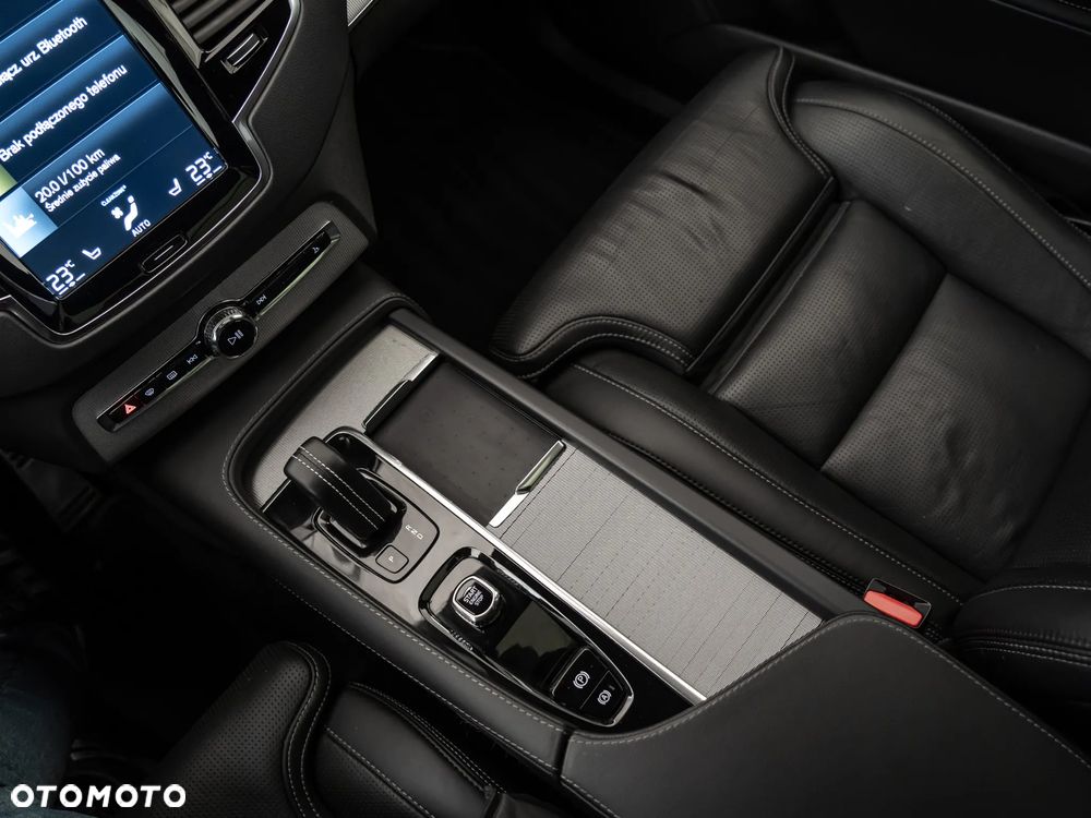 Volvo XC 90 B5 D AWD Ultimate Dark - 29