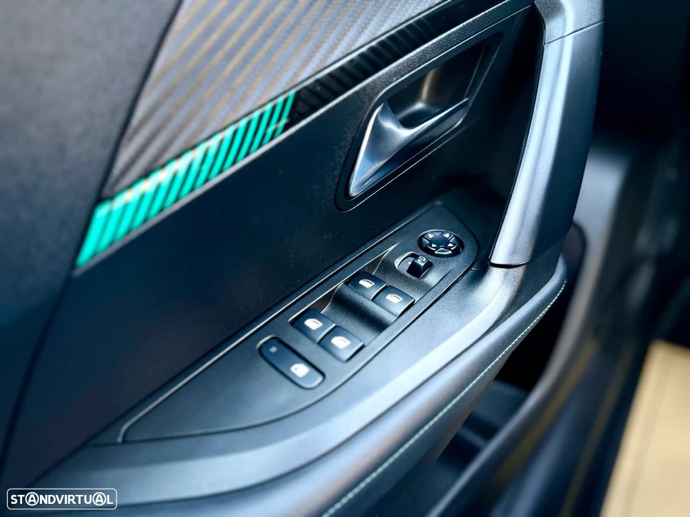 Peugeot 2008 1.2 PureTech Allure - 18