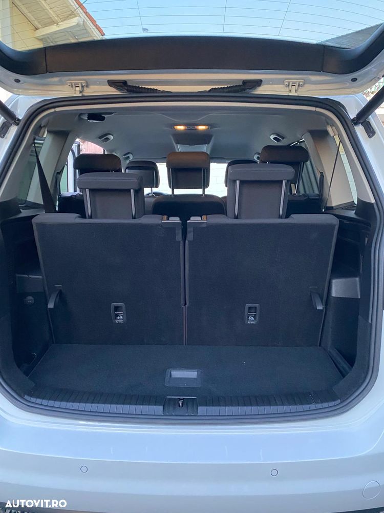Volkswagen Touran - 10