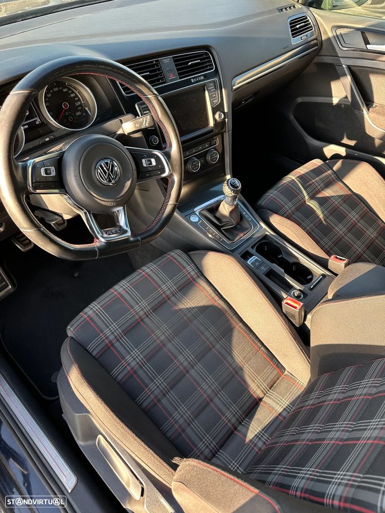 VW Golf GTI BlueMotion - 11