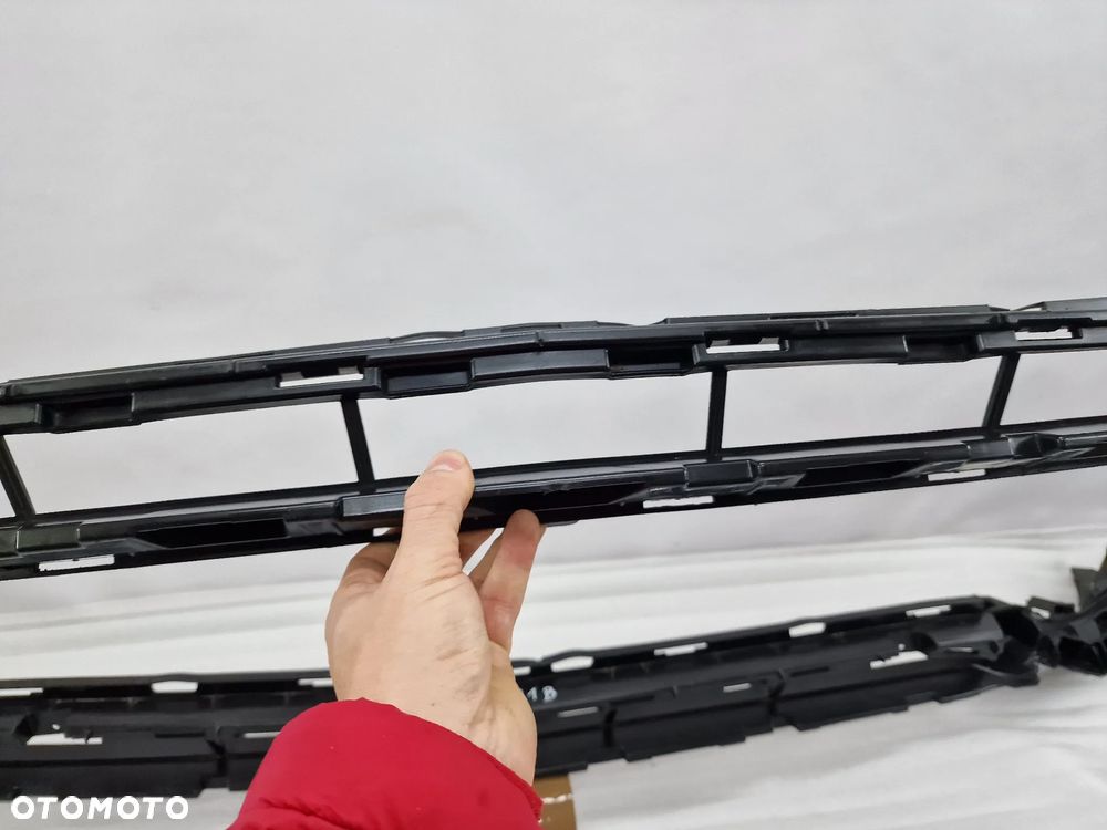 MERCEDES E-KLASSA W213 16- DOLNA KRATKA ŚRODKOWA / WSPORNIK ZDERZAKA PRZEDNIEGO PRZÓD , NR A2138851265 , NR AUKCJI KR321 - 5