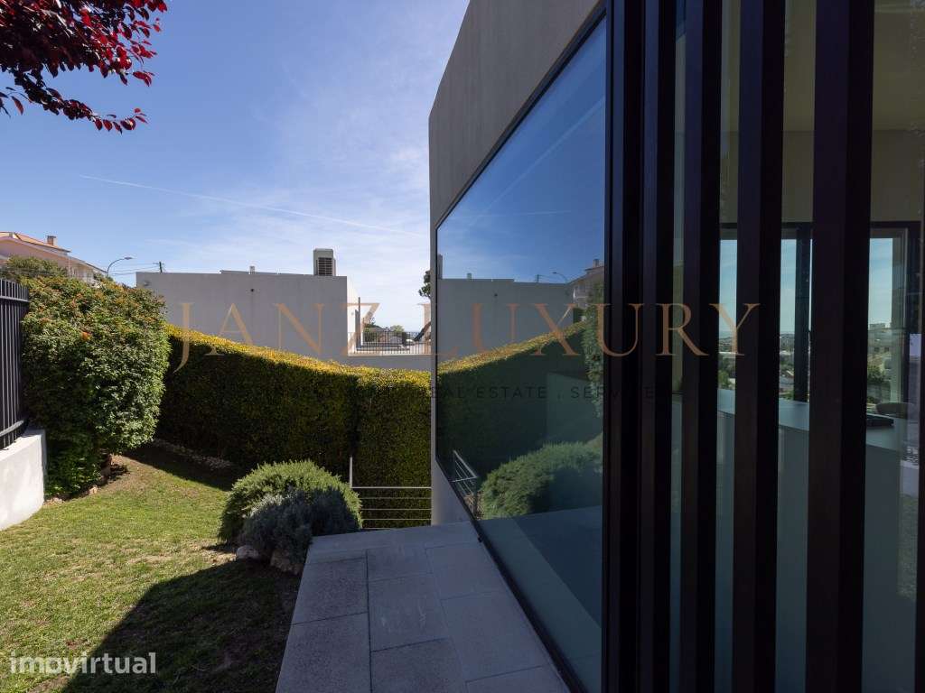 Moradia T4 Contemporânea com Vista Mar Total e Rooftop | Paço de Arcos - Grande imagem: 4/58
