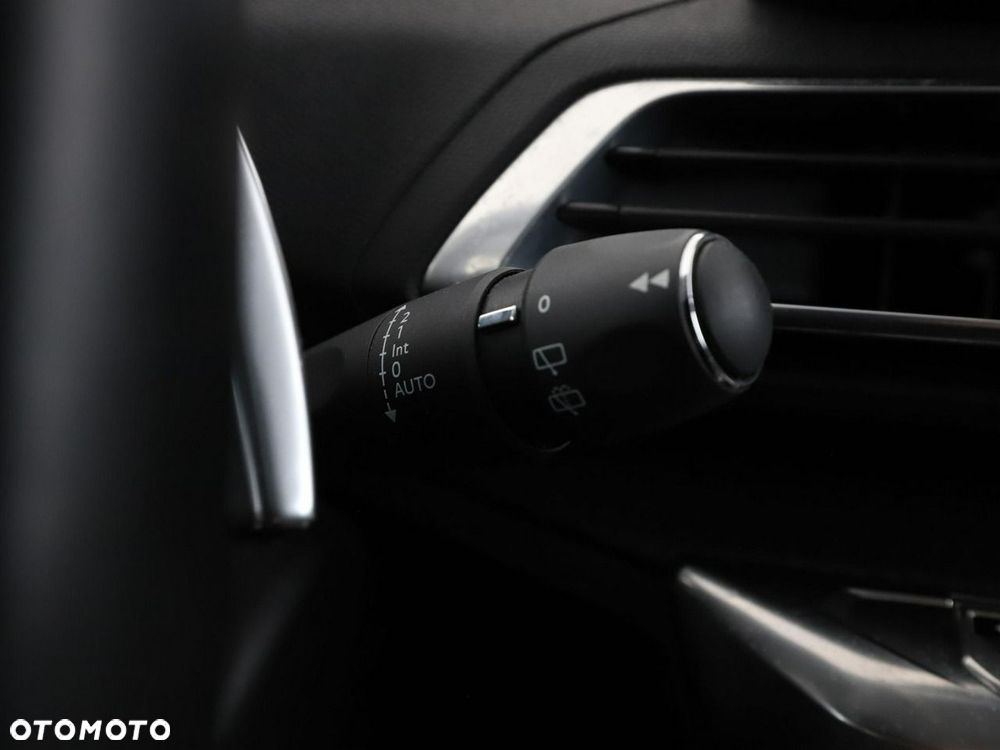 Peugeot 3008 225 e-EAT8 Allure - 37