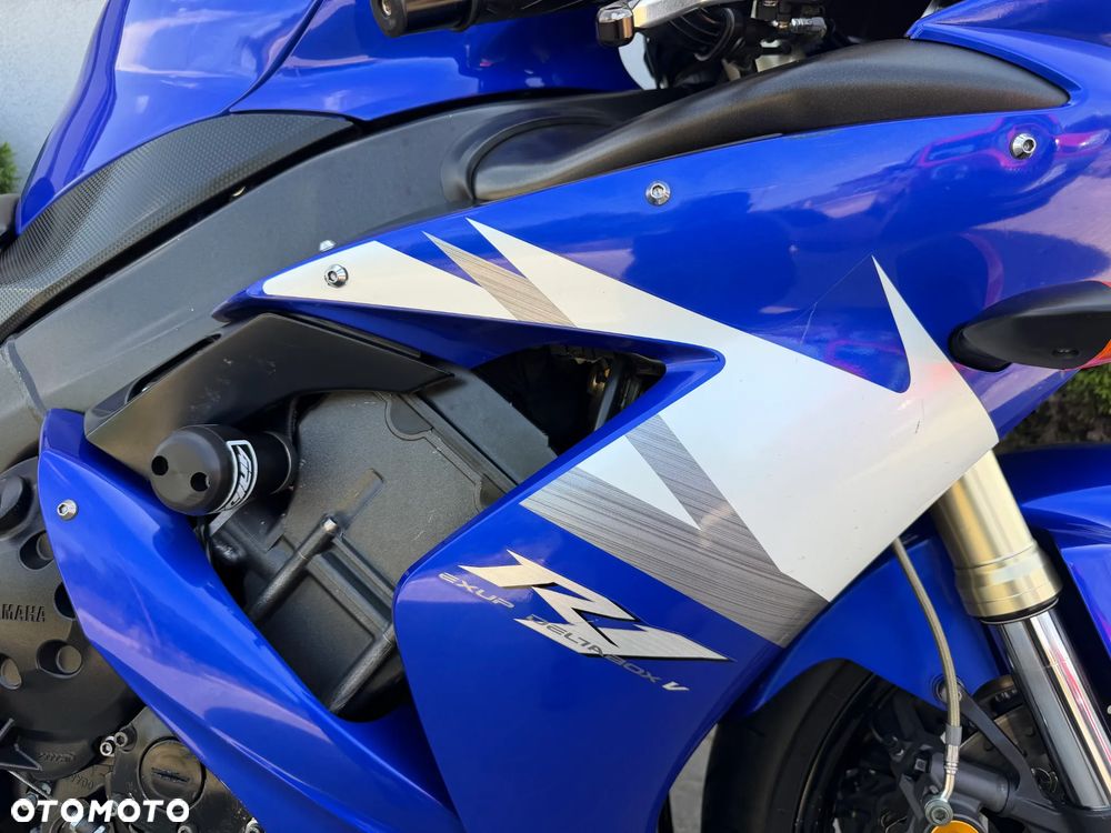 Yamaha R1 - 14