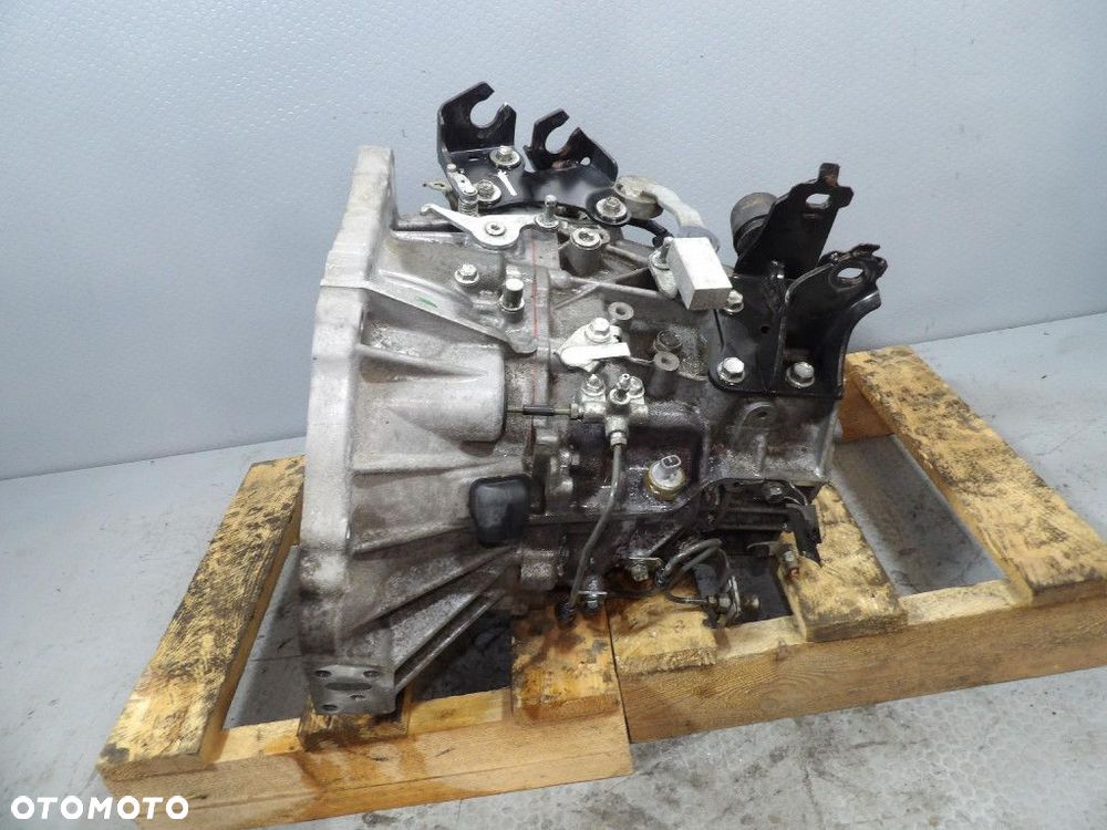 TOYOTA AVENSIS T27 LIFT 1.8 SKRZYNIA BIEGÓW MANUALNA 33111-02050 - 2