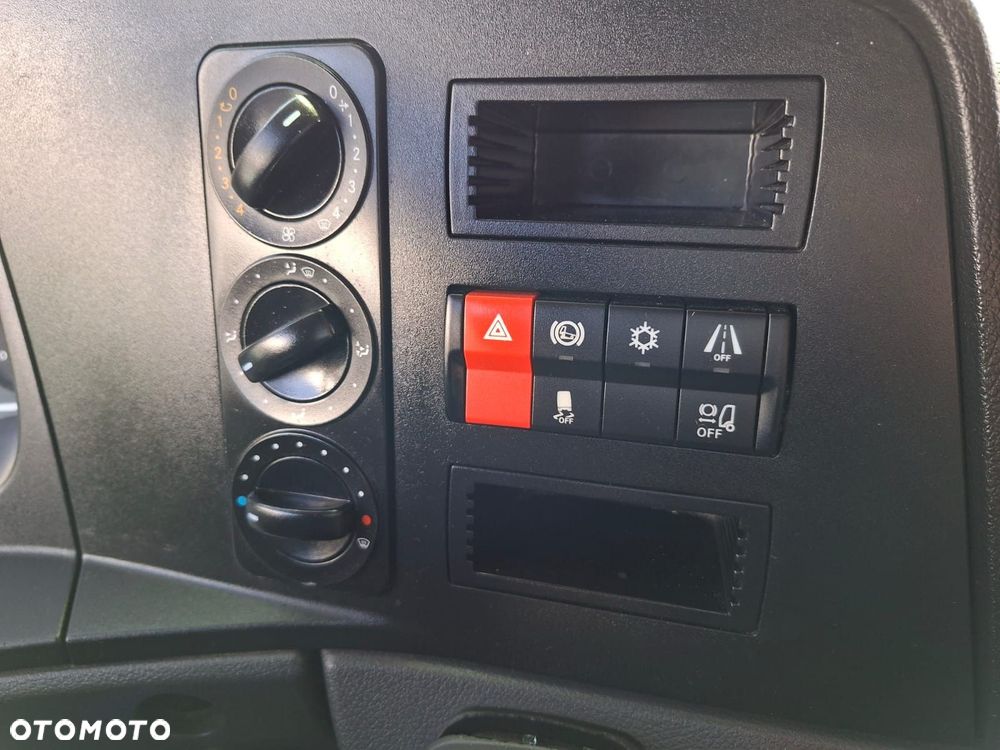 Mercedes-Benz Atego 1527 burto-firana z windą 7.2m SUPER STAN / GLOB / SYPIALNY / z Niemiec - 18