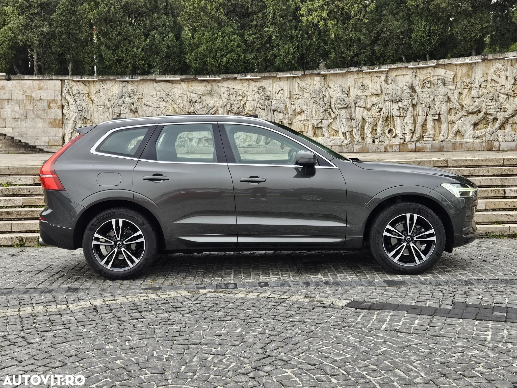 Volvo XC 60 D4 Momentum Pro - 9