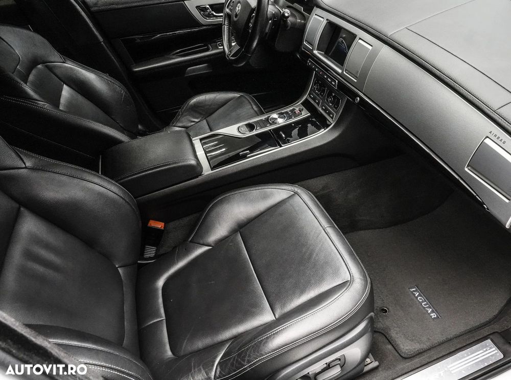 Jaguar XF 2.2D Premium Luxury - 13