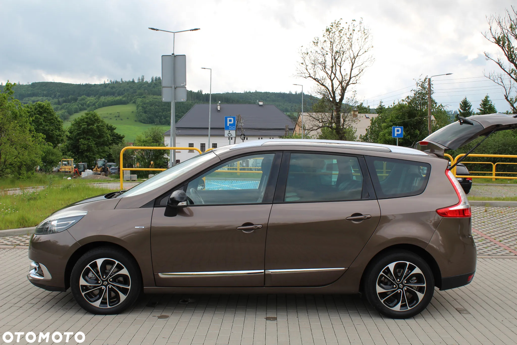 Renault Grand Scenic dCi 160 FAP Bose Edition - 11
