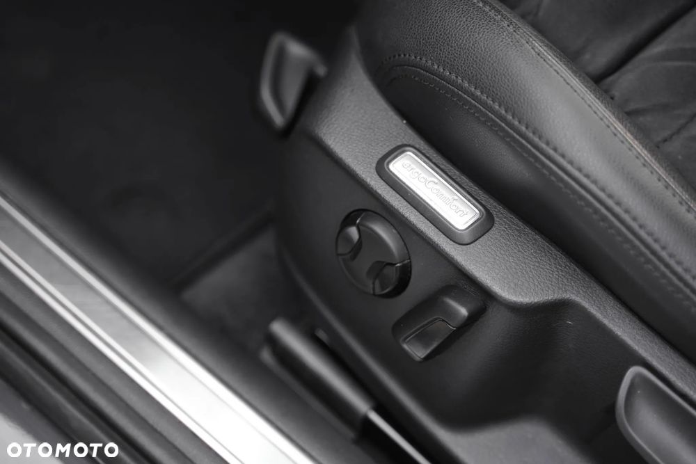 Volkswagen Passat 2.0 TDI SCR Highline - 18