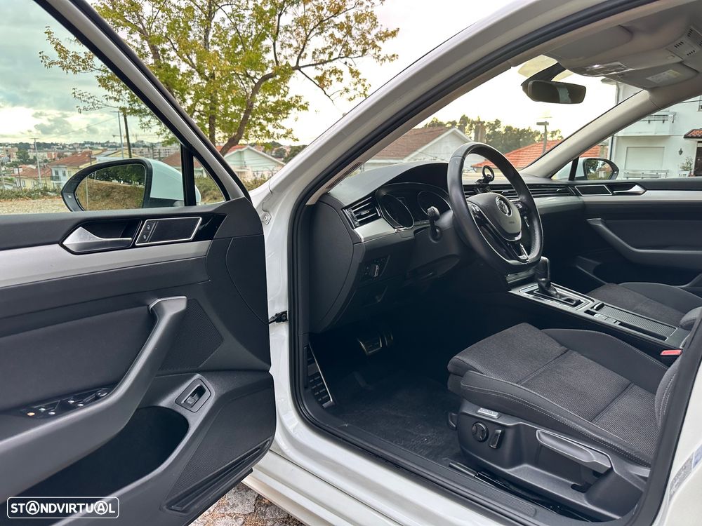 VW Passat Variant 2.0 TDI R-Line - 21