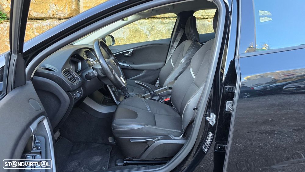 Volvo V40 2.0 D2 Momentum Geartronic - 26