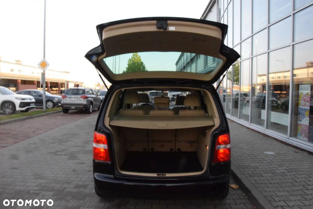 Volkswagen Touran - 26