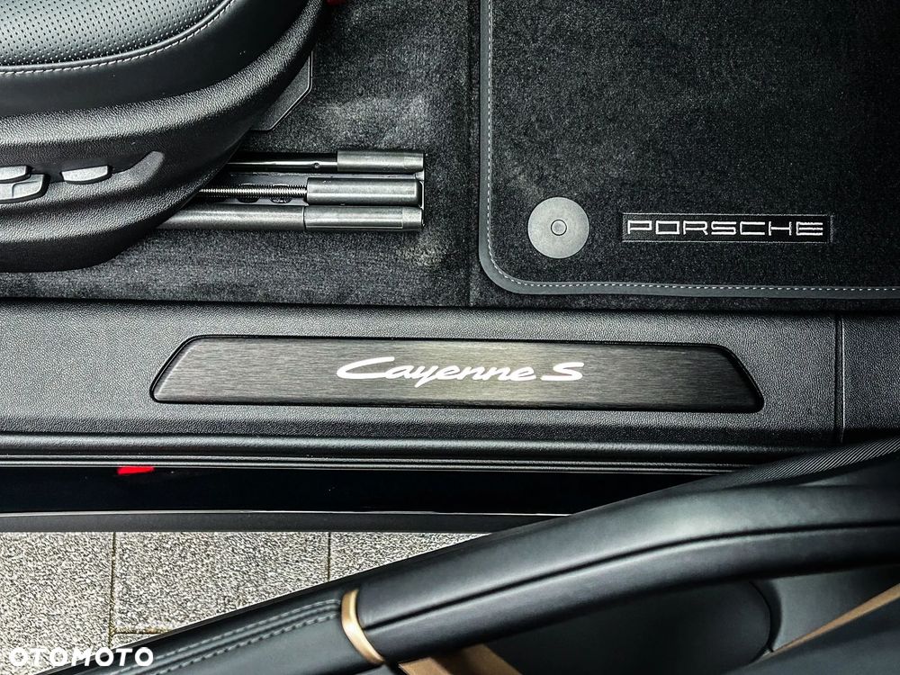Porsche Cayenne S E-Hybrid PHEV Black Edition - 31