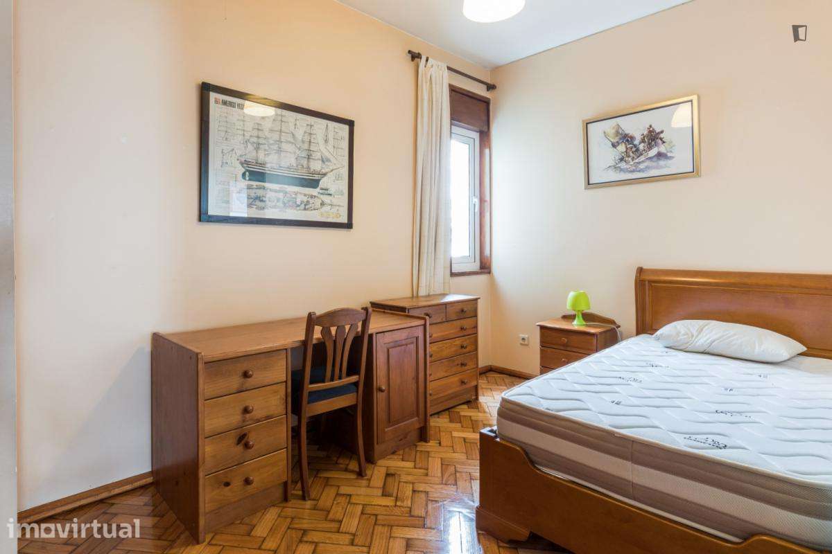 Quarto - localizado em Paranhos Porto - Grande imagem: 2/21