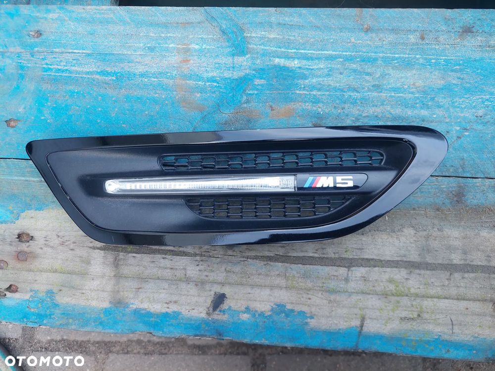 BMW 5 F10 M5 WLOT POWIETRZA PRAWY BŁOTNIKA 7903880