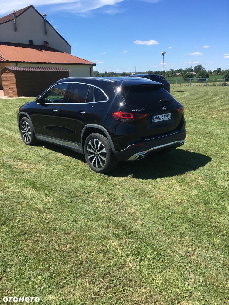 Mercedes-Benz GLA 250 4Matic 8G-DCT Progressive - 2