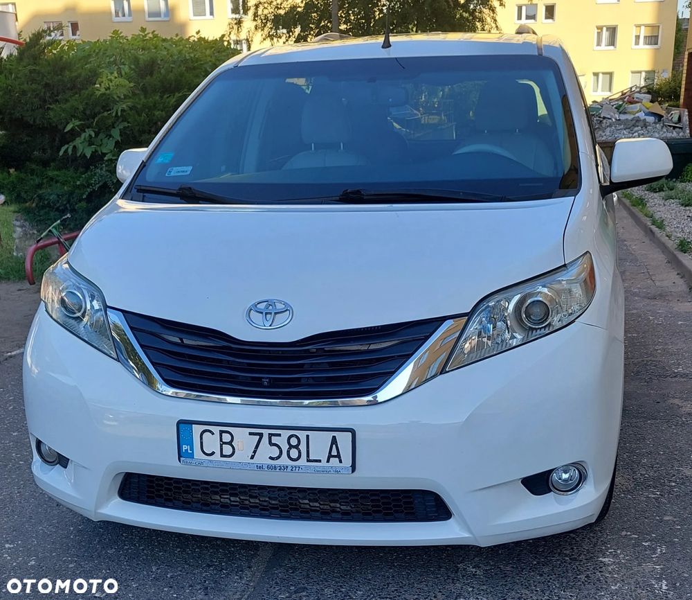 Toyota Sienna - 1