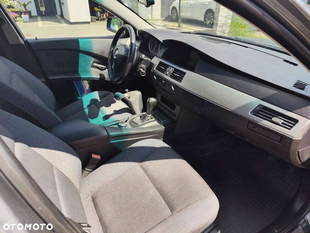 BMW Seria 5 525d - 9