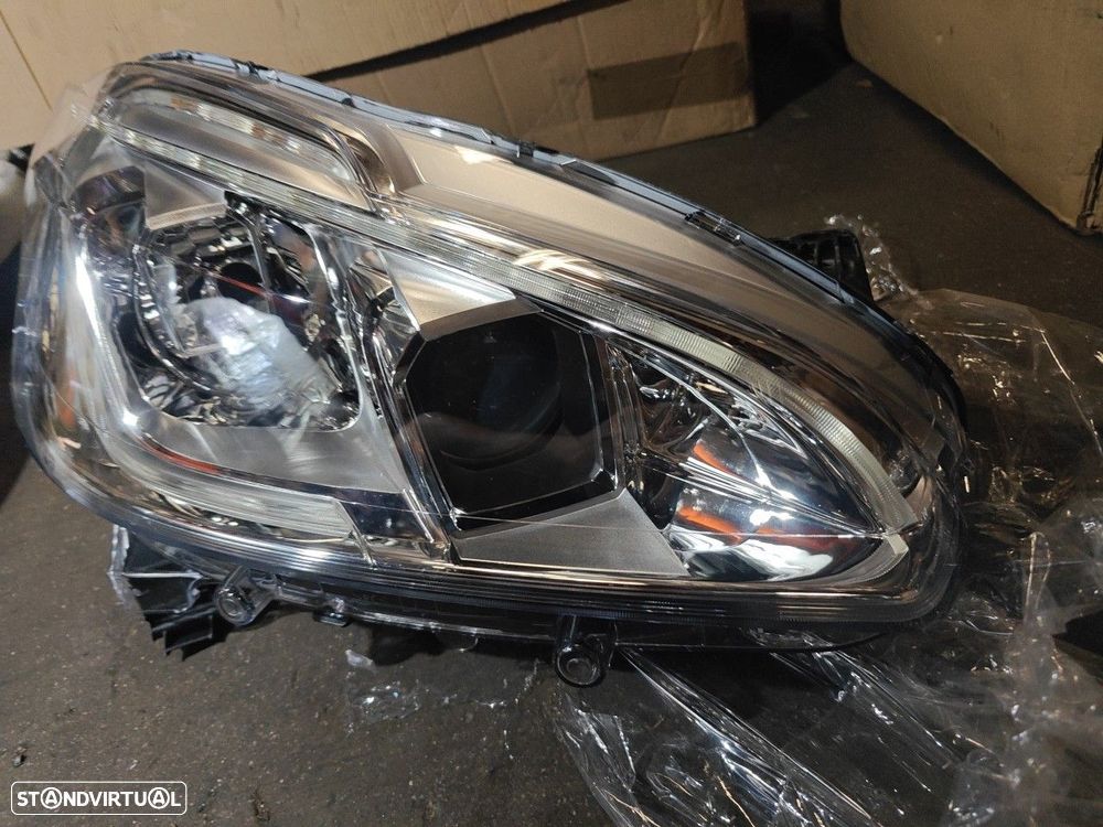 Farol Frente Direito / Otica Direita Peugeot 208 I (Ca_, Cc_)  9802848 - 2
