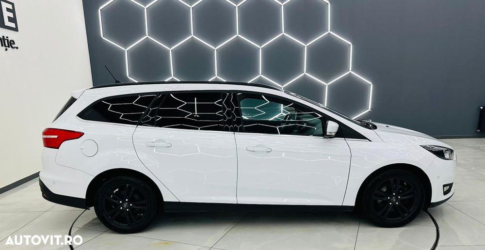 Ford Focus 1.5 EcoBoost Active Business - 32
